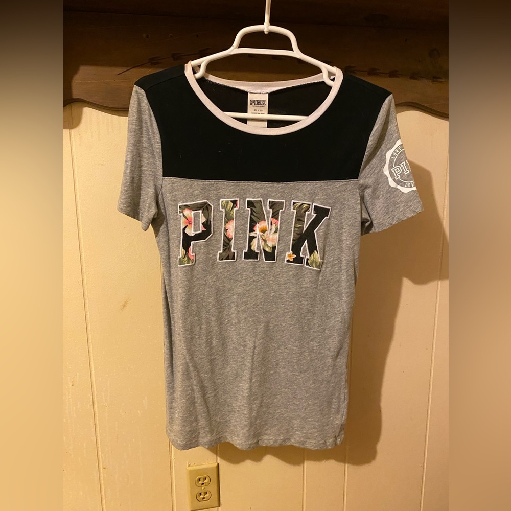 PINK Victoria Secret tee shirt w/floral logo